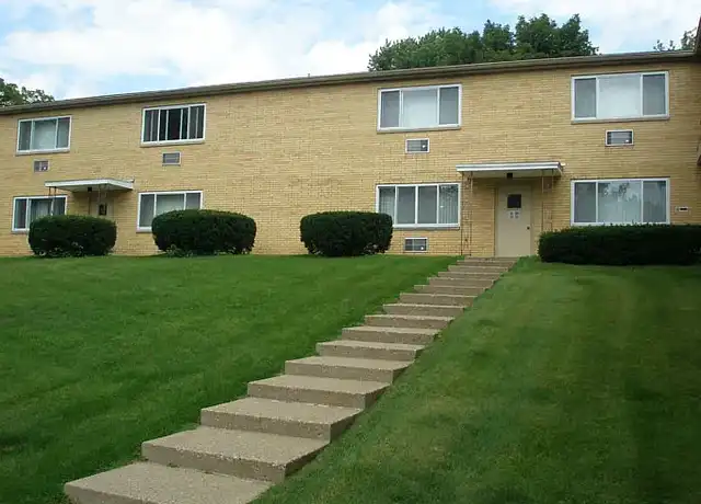 Property at Hillcrest Apartments - 1301 N Michigan St, South Bend, IN, 46617, 0-1 beds, 1 bath, [object Object]