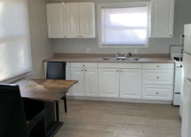 Property at 360 Locust St Unit 1, Valparaiso, IN, 46383, 2 beds, 1 bath, [object Object]