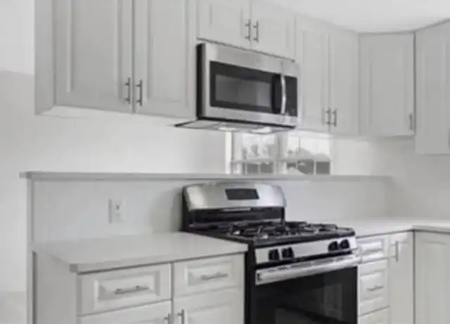 Property at 200 Bedford Rd, Woburn, MA, 01801, 2 beds, 1 bath, [object Object]