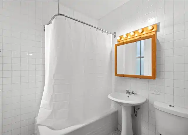 Property at 1537 W Addison St, Chicago, IL, 60613, 2 beds, 1 bath, [object Object]