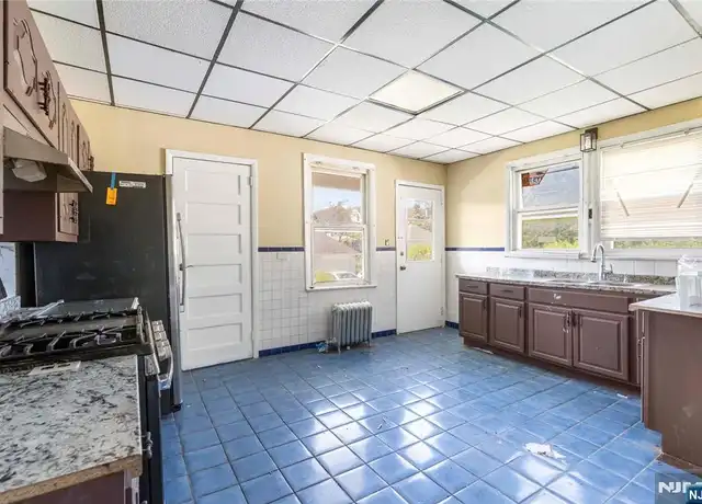 Property at 24 Swaine Pl #22, West Orange, NJ, 07052, 5 beds, 2 baths, [object Object]