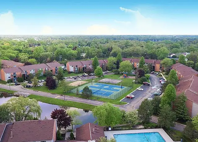 Photo of 1900 Country Dr, Grayslake, IL 60030