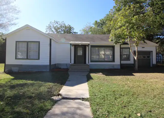 Property at 1015 W Kuykendall St, Grand Saline, TX, 75140, 3 beds, 1 bath, [object Object]