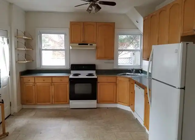 Property at 12 Tyler St Unit 1, Newport, RI, 02840, 2 beds, 1 bath, [object Object]