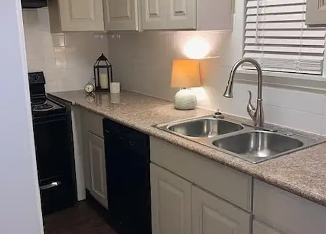 Property at Travis Park RGLLC - 826 S Travis St, Sherman, TX, 75090, 1 bed, 1 bath, [object Object]