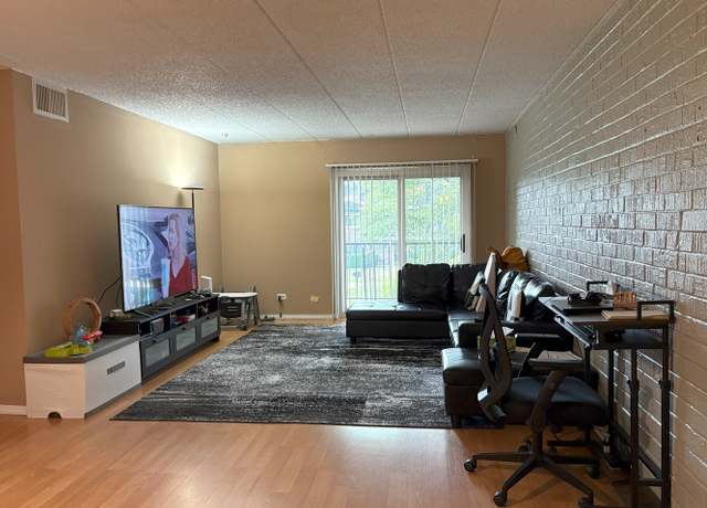 Photo of 3854 S Parkway Dr Unit 2C, Northbrook, IL 60062