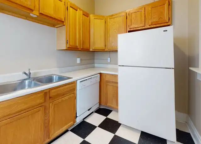 Property at 524 S 31st St Unit 21, Omaha, NE, 68105, 1 bed, 1 bath, [object Object]