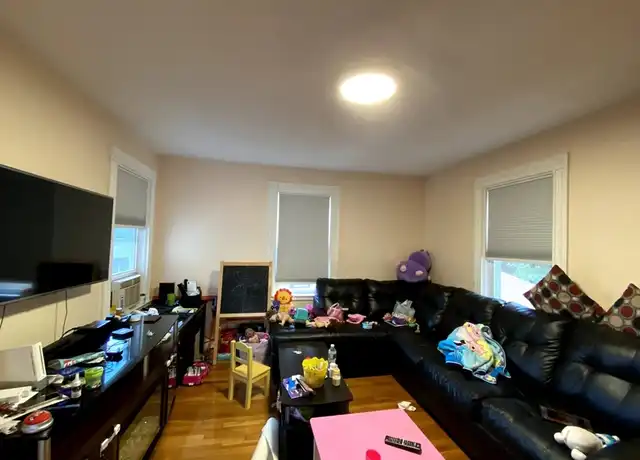 Property at 59 Old Colony Ave Unit A, Quincy, MA, 02170, 4 beds, 1 bath, [object Object]