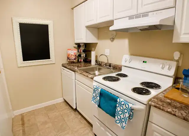 Property at Oakwood Apartments - 6928 Oakwood Dr, Florence, KY, 41042, 1-2 bed, 1 bath, [object Object]