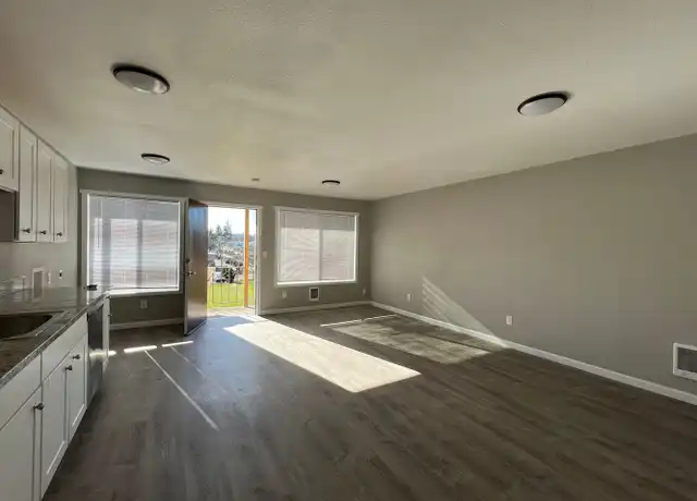 Property at 303 SE 126th Ave Unit 27, Portland, OR, 97233, 1 bed, 1 bath, [object Object]