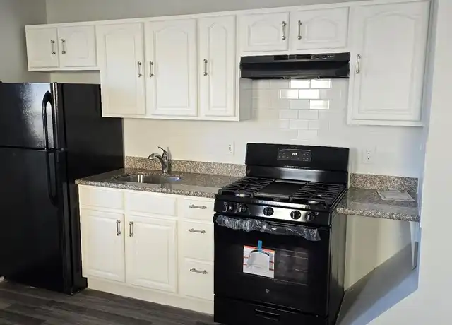 Property at 313 Beach 90th St Unit 3, Far Rockaway, NY, 11693, 2 beds, 1 bath, [object Object]