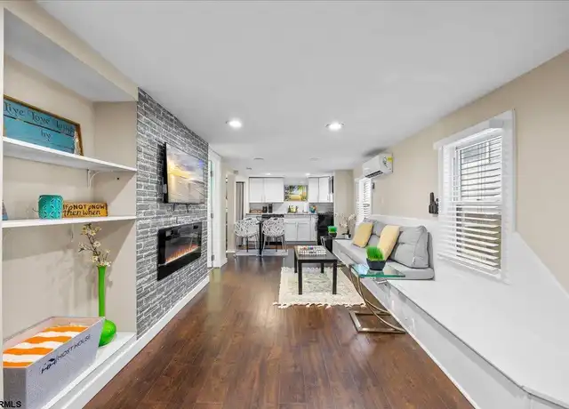 Property at 22 N Austin Ave Unit 1, Ventnor City, NJ, 08406, 2 beds, 1 bath, [object Object]