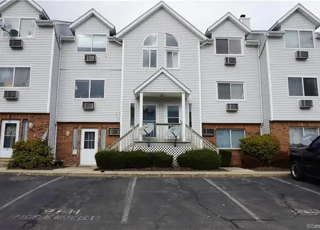 Property at 925 Oronoke Rd Unit 28I, Waterbury, CT, 06708, 2 beds, 1.5 baths, [object Object]