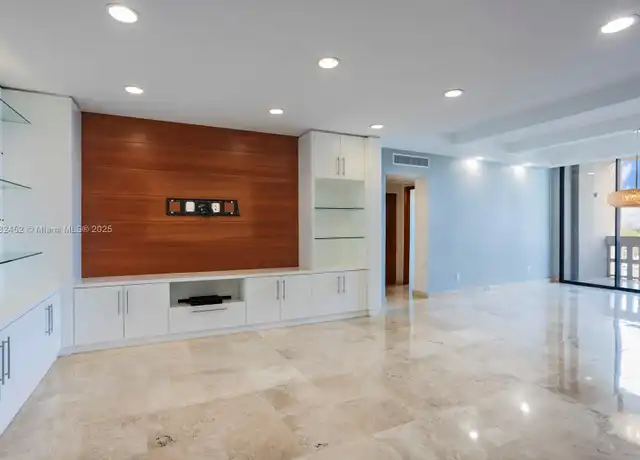 Property at 90 Edgewater Dr Ph 15, Coral Gables, FL, 33133, 2 beds, 2 baths, [object Object]