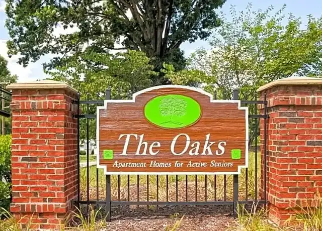Property at The Oaks Apartment - 3900 Soundview Cir, Triangle, VA, 22172, 1-2 bed, 1-2 bath, [object Object]