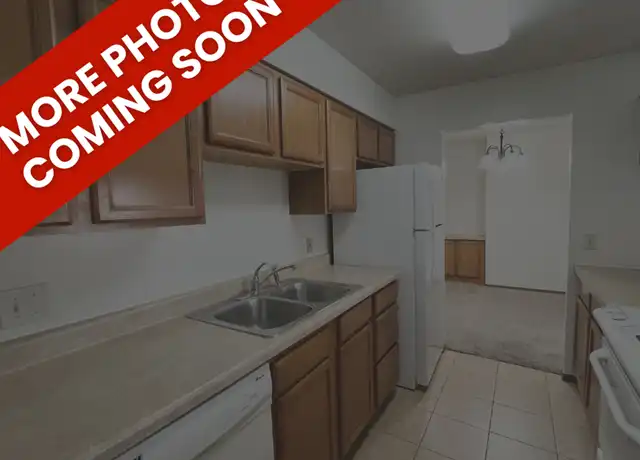 Property at 2700 W Willowlake Dr Unit 2700-104, Peoria, IL, 61614, 3 beds, 2 baths, [object Object]