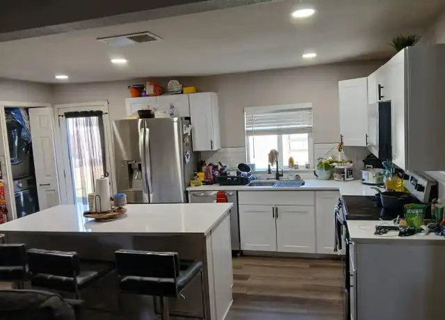 Property at 7635 N 76th Ln, Glendale, AZ, 85303, 5 beds, 2 baths, [object Object]
