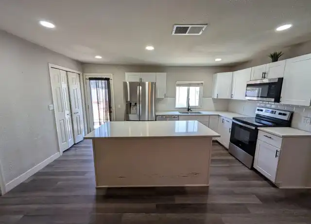 Property at 7635 N 76th Ln, Glendale, AZ, 85303, 5 beds, 2 baths, [object Object]