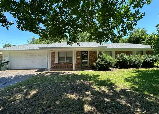 Property at 1432 E Don St, Tyler, TX, 75701, 4 beds, 2 baths, [object Object]