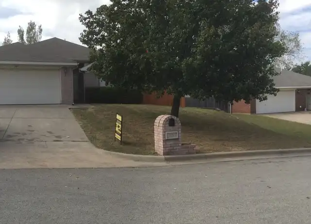 Property at 221 Lancelot Dr, Weatherford, TX, 76086, 3 beds, 2 baths, [object Object]