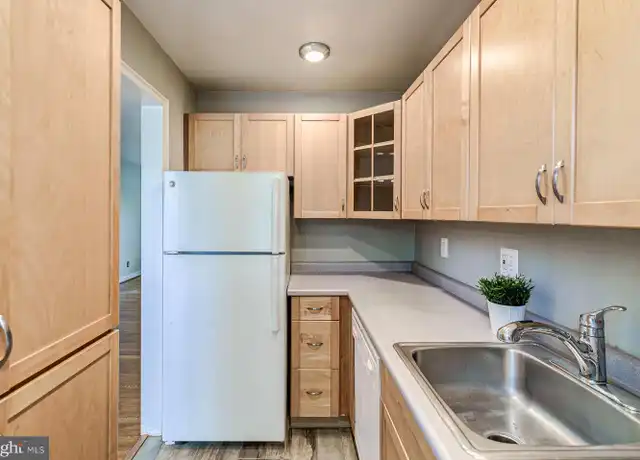 Property at 109 E Glebe Rd Unit C, Alexandria, VA, 22305, 2 beds, 1 bath, [object Object]