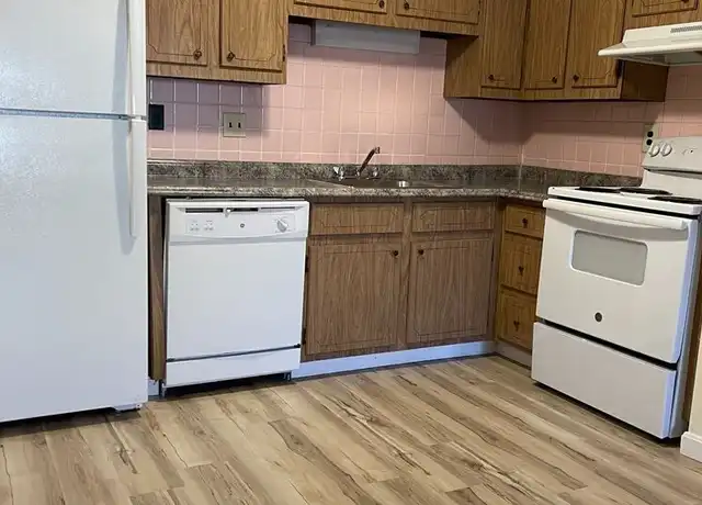 Property at 5 Old Colony Ln, Arlington, MA, 02476, 2 beds, 1 bath, [object Object]