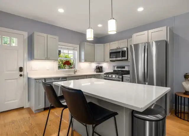 Property at 5 Pleasant St Unit A, Kittery, ME, 03904, 1 bed, 1 bath, [object Object]