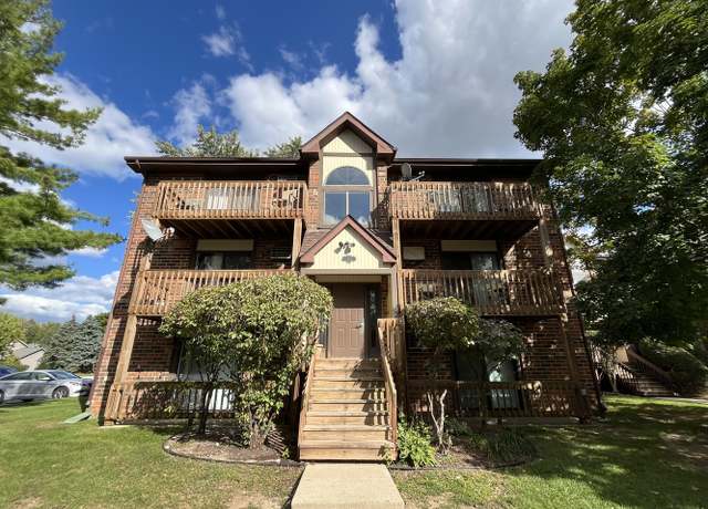 Photo of 431 Berkshire Dr #12, Crystal Lake, IL 60014