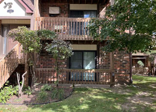 Photo of 431 Berkshire Dr #12, Crystal Lake, IL 60014