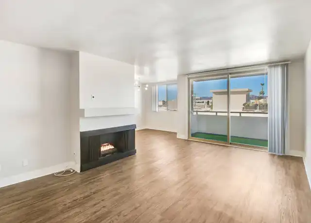 Property at 950 4th St, Santa Monica, CA, 90403, 2 beds, 2 baths, [object Object]