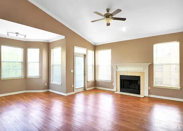 Property at Stone Manor Apartments - 5001 W Stoney Brook Rd, Rogers, AR, 72758, 1-2 bed, 1-2 bath, [object Object]