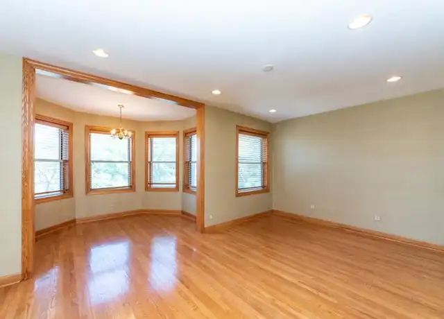 Property at 3415 N Elaine Pl, Chicago, IL, 60657, 2 beds, 1 bath, [object Object]