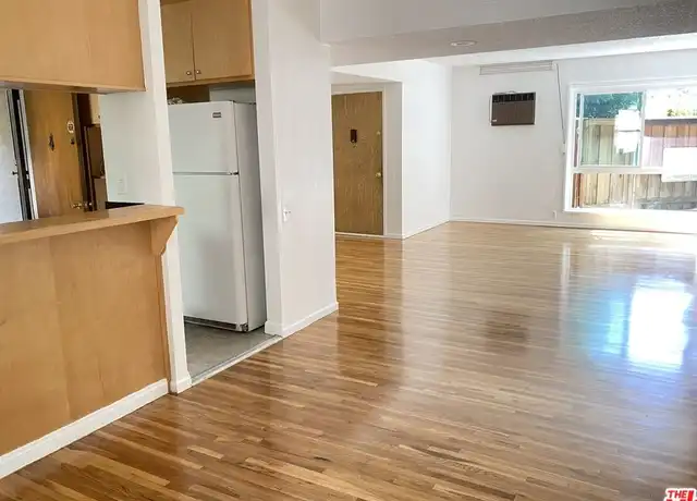 Property at 3200 S Sepulveda Blvd Unit E5, Los Angeles, CA, 90034, 3 beds, 2 baths, [object Object]