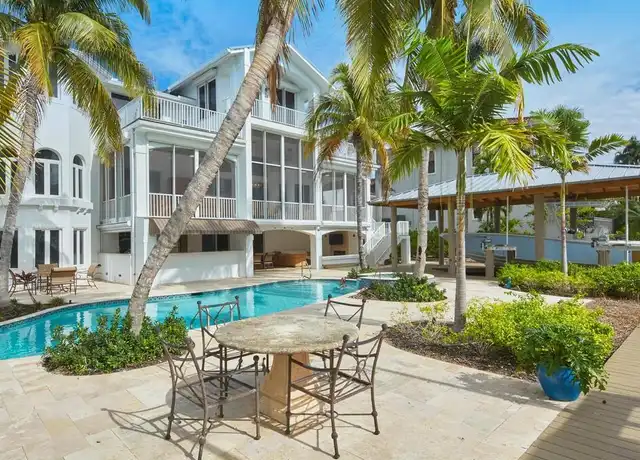 Property at 720 17th Ave S, Naples, FL, 34102, 4 beds, 4.5 baths, [object Object]