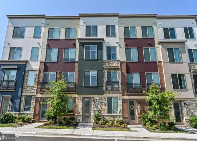 Property at 4808 Garden View Ln, Chantilly, VA, 20151, 3 beds, 4.5 baths, [object Object]