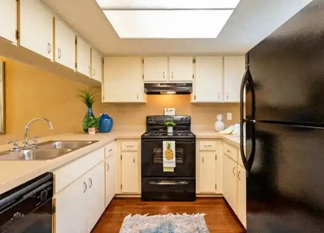 Property at Bay Club Apartment Homes - 2305 46th Ave W, Bradenton, FL, 34207, 2 beds, 2 baths, [object Object]