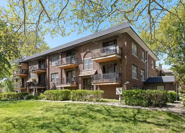 Property at 3600-3606 W Roanoke Parkway - 3606 W Roanoke Pkwy, Kansas City, MO, 64111, 2 beds, 1 bath, [object Object]