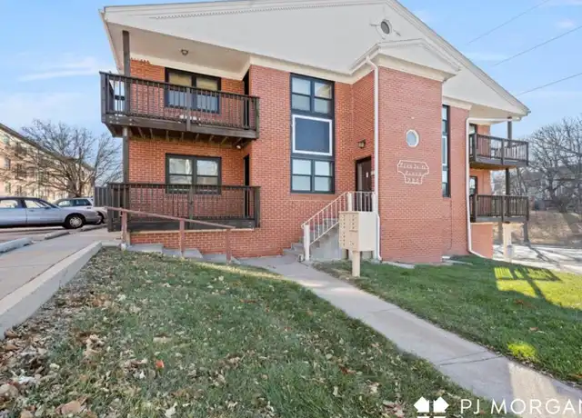 Property at 725 S 37th St Unit 2, Omaha, NE, 68105, 1 bed, 1 bath, [object Object]