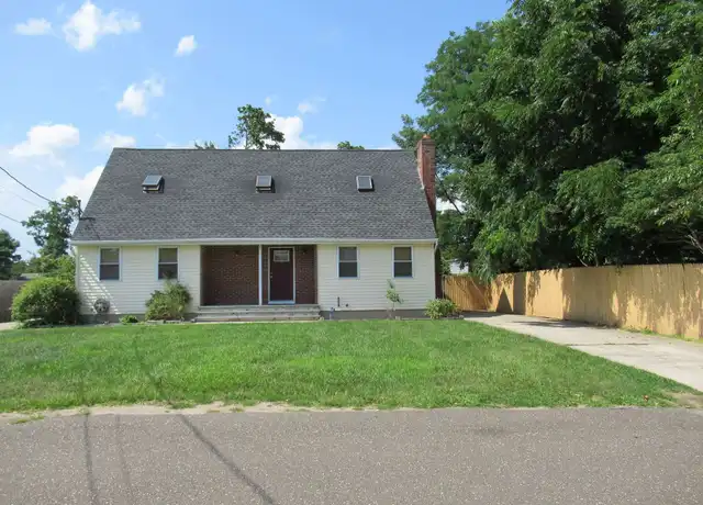 Property at 9 Palfrey St, Bay Shore, NY, 11706, 1 bed, 1 bath, [object Object]