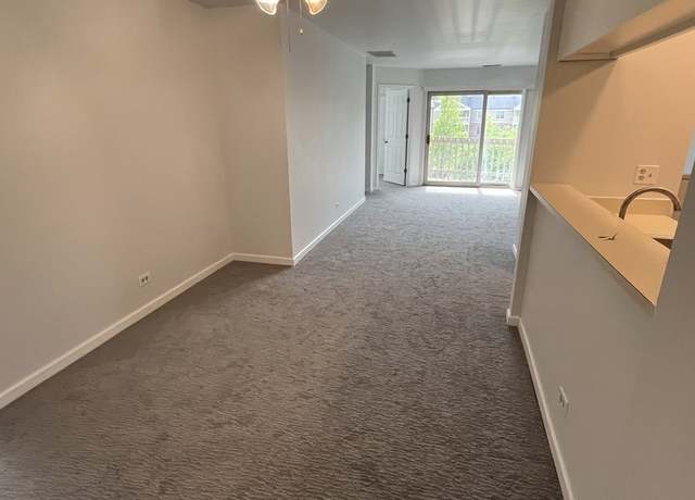 Photo of 125 Glengarry Dr Unit 8-301, Bloomingdale, IL 60108