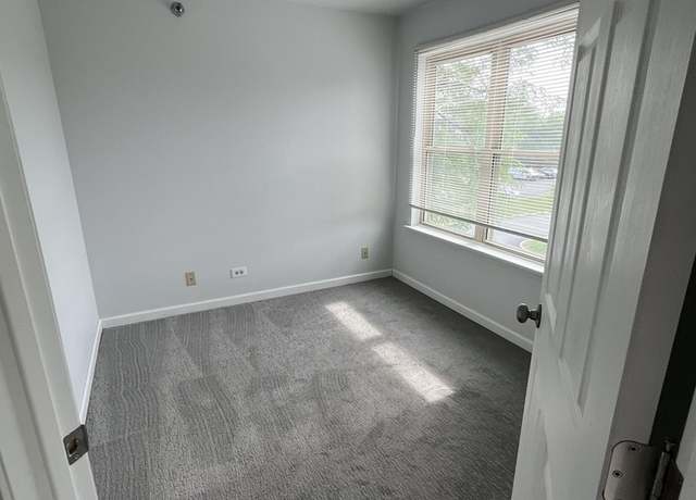 Photo of 125 Glengarry Dr Unit 8-301, Bloomingdale, IL 60108
