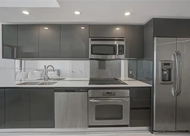 Property at 31 SE 6th St, Miami, FL, 33131, 0 beds, 1 bath, [object Object]