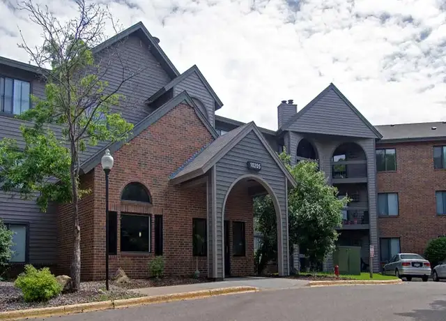 Photo of 10275 Greenbrier Rd, Minnetonka, MN 55305
