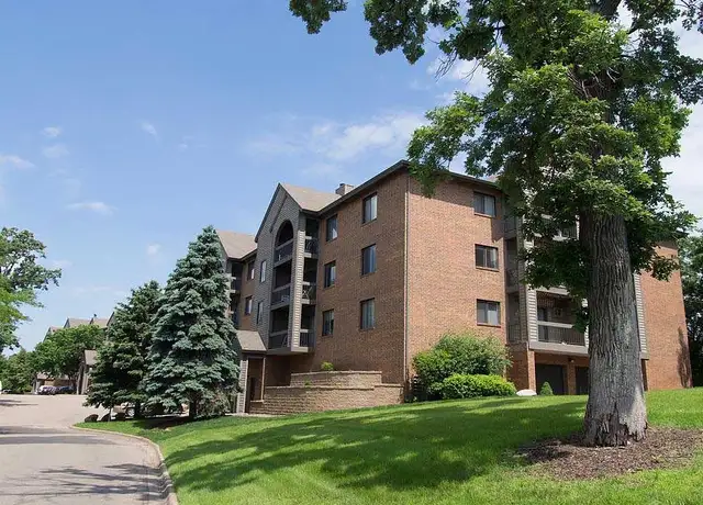 Photo of 10275 Greenbrier Rd, Minnetonka, MN 55305