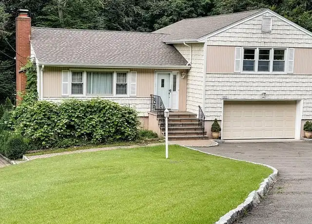 Property at 317 Weeping Willow Ln, Fairfield, CT, 06825, 3 beds, 2.5 baths, [object Object]