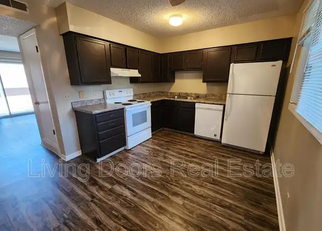 Property at 2323 D St Unit 5, Lincoln, NE, 68502, 2 beds, 1 bath, [object Object]