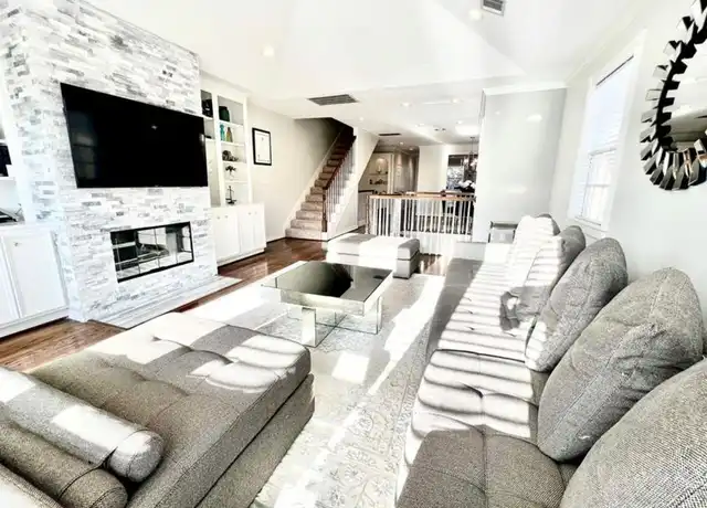 Property at 1714 Roy St, Houston, TX, 77007, 3 beds, 2.5 baths, [object Object]