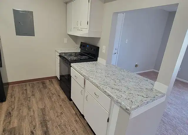 Property at Courts of Colfax - 600 N Colfax St, Warsaw, IN, 46580, 1 bed, 1 bath, [object Object]