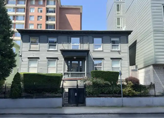 Property at 4713 Brooklyn Ave NE Unit 2, Seattle, WA, 98105, 3 beds, 1 bath, [object Object]