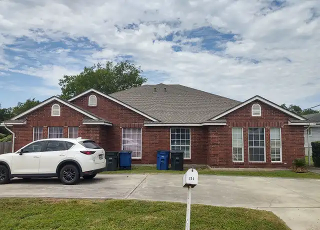 Property at 314 Loma Vista St, New Braunfels, TX, 78130, 3 beds, 2 baths, [object Object]